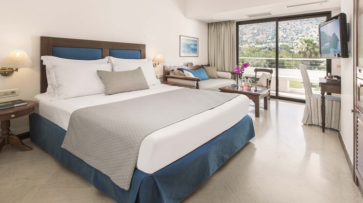 Family Rooms Garden View